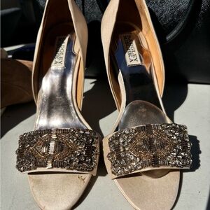 Badgley Mischka Size 7 1/2 Pumps